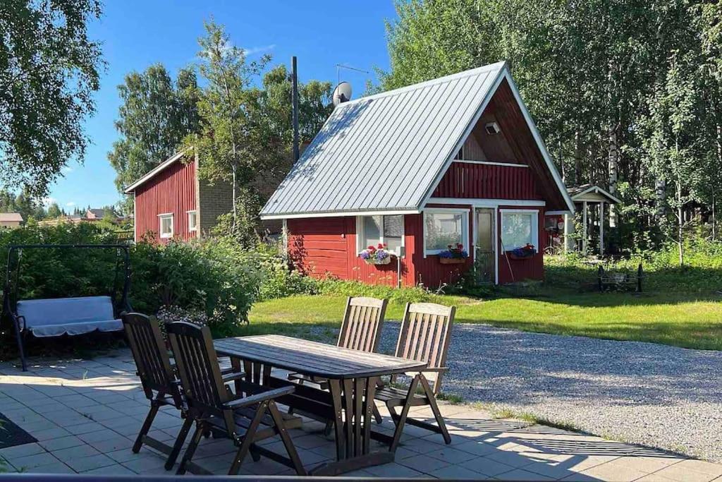 Adorable 1-Bedroom Cottage/Guesthouse In Kittilae エクステリア 写真