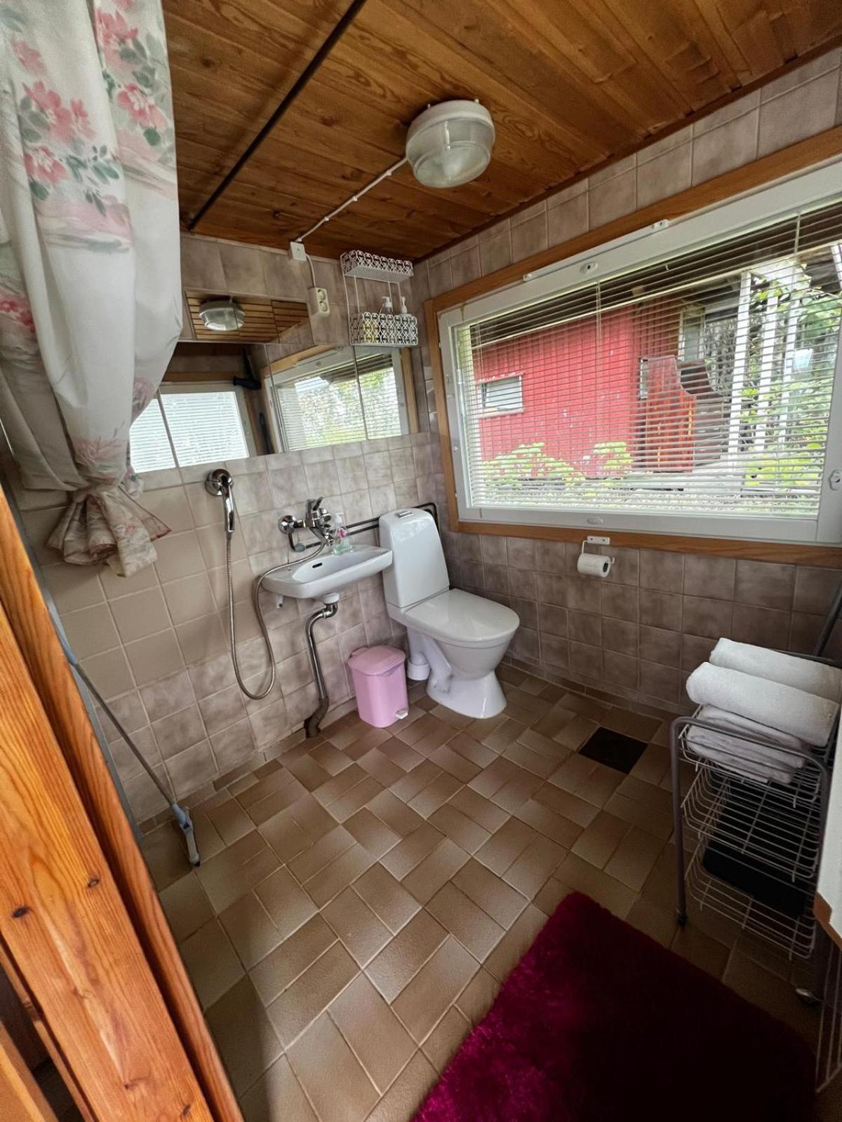 Adorable 1-Bedroom Cottage/Guesthouse In Kittilae エクステリア 写真