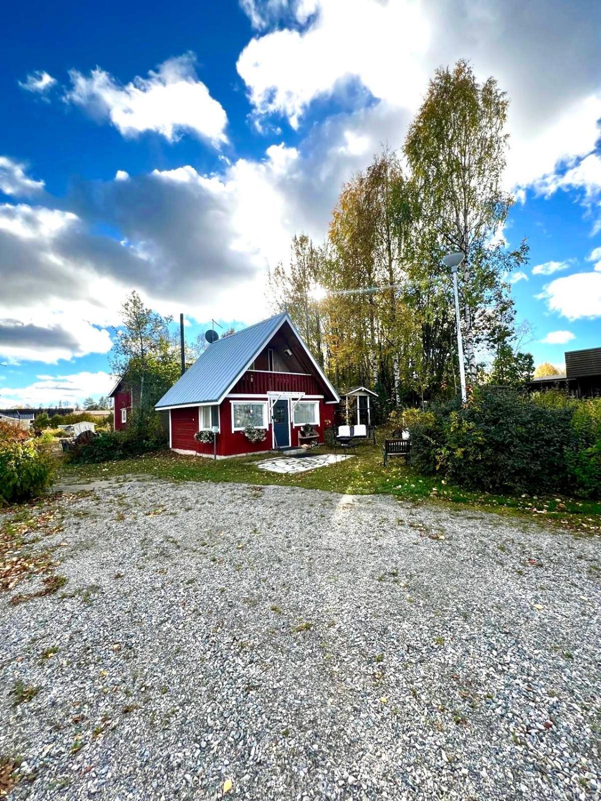 Adorable 1-Bedroom Cottage/Guesthouse In Kittilae エクステリア 写真